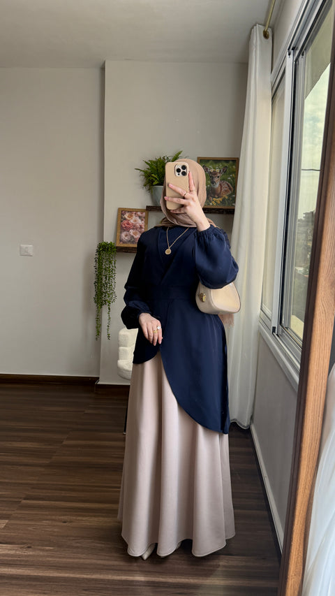 تنسيقة بلوزة وتنورة