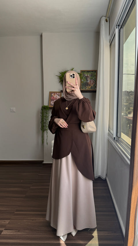 تنسيقة بلوزة وتنورة