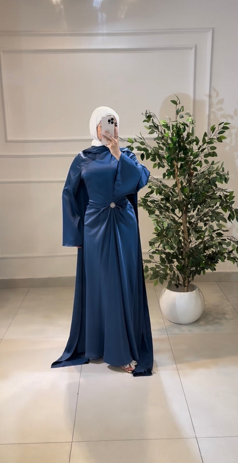 فستان بروش مع ردة